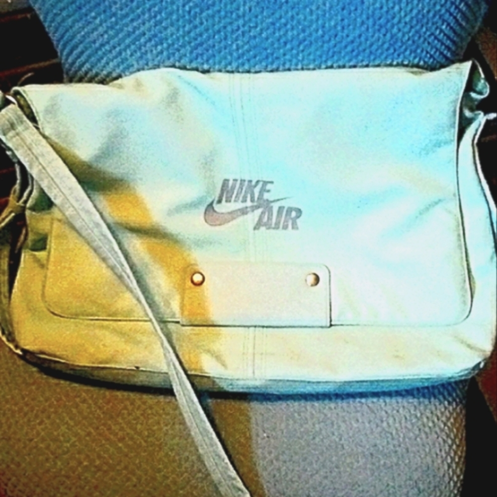 Nike Air Revel Vintage Y2K Satchel Messenger/ Crossbody/ Shoulder/Bag
